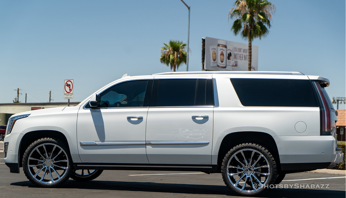 White SUV with aftermarket wheels from the ICWT gallery
