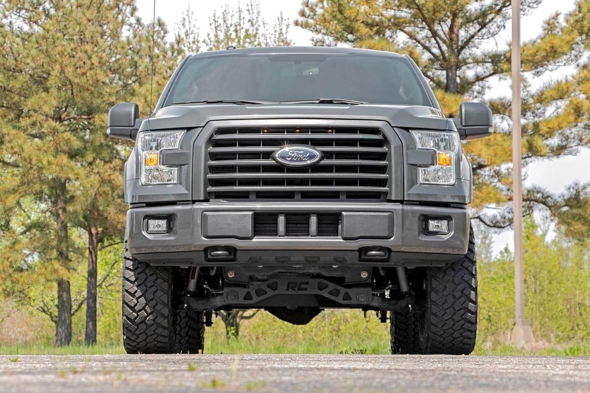 Rough Country 4 Inch Lift Kit M1 Struts/M1 Ford F-150 4WD (2015-2020)