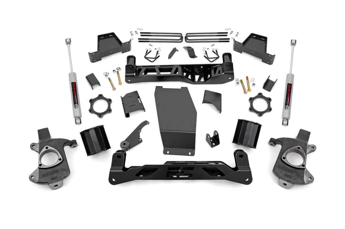 Rough Country 6 Inch Lift Kit Cast Steel Chevy/GMC 1500 4WD (14-17)