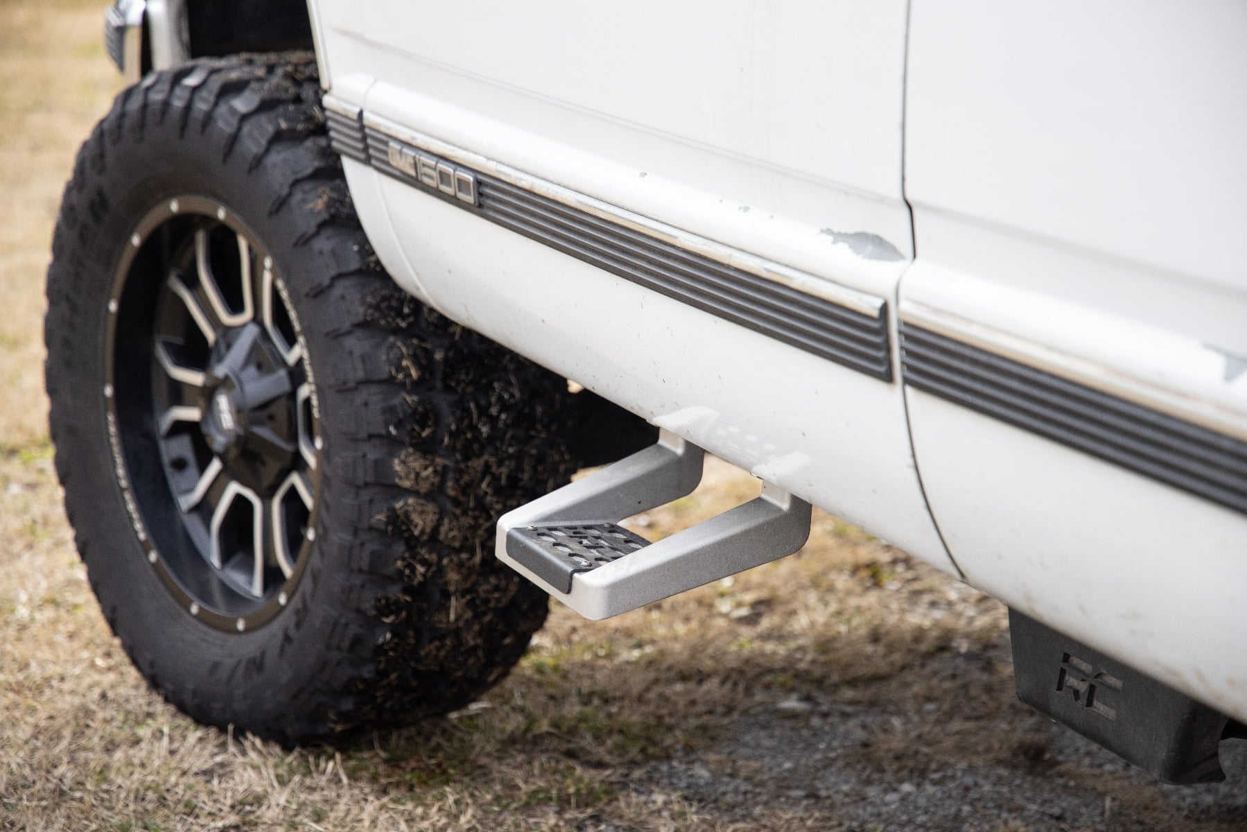 Rough Country Single Hoop Step Universal Alum Pair Multiple Makes & Models (Chevy/Ford/GMC/Ram)