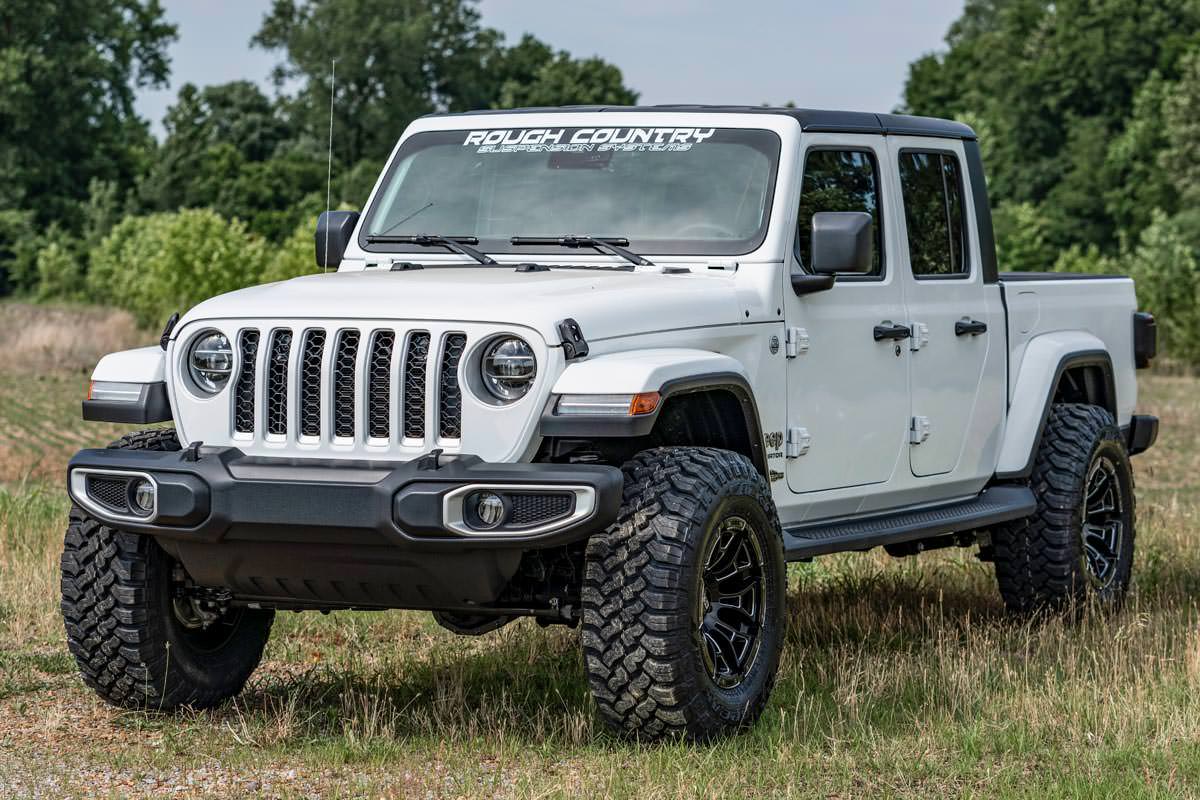 Rough Country 2.5 Inch Leveling Kits Springs M1R Jeep Gladiator JT 4WD (2020-2023)