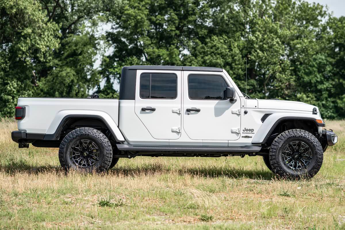 Rough Country 2.5 Inch Leveling Kits Springs M1R Jeep Gladiator JT 4WD (2020-2023)