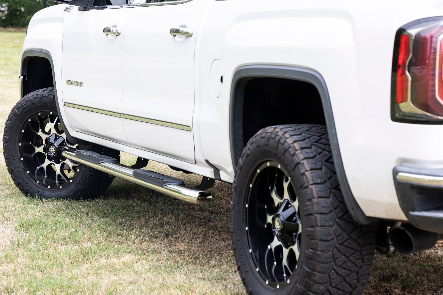 Rough Country Oval Nerf Steps Stainless Crew Cab DEF Tank Chevy/GMC 1500/2500HD/3500HD (07-19 & Classic)