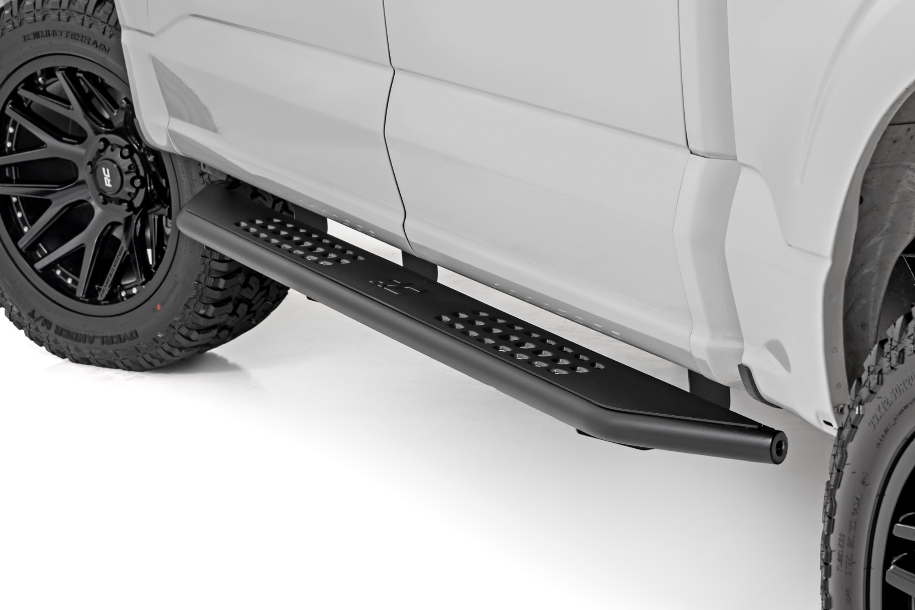Rough Country OV2 Running Boards Side Step Bars Crew Cab Ford F-150/Lightning/F-250/F-350 (15-26)