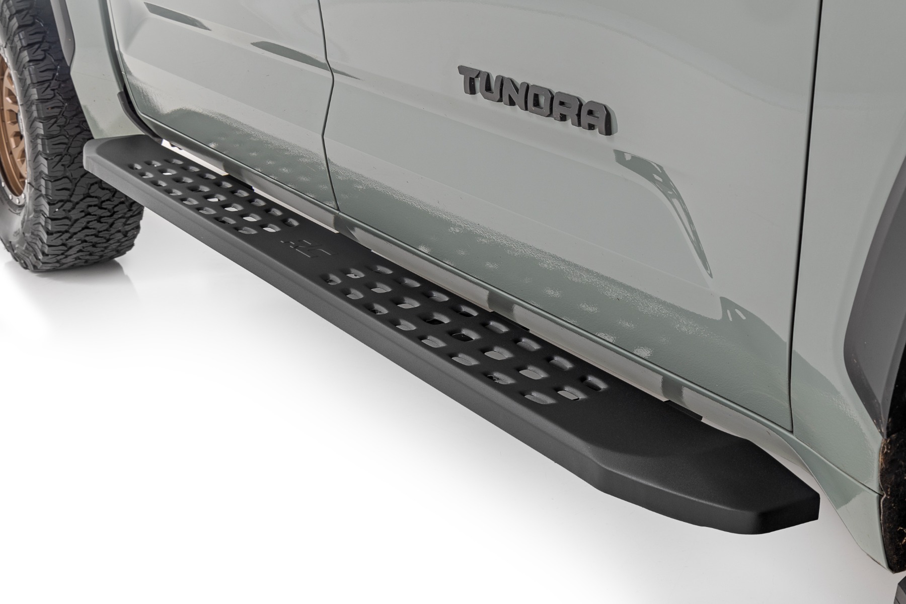 Rough Country RPT2 Running Board Crew Cab Black Toyota Tundra 2WD/4WD (2022-2026)