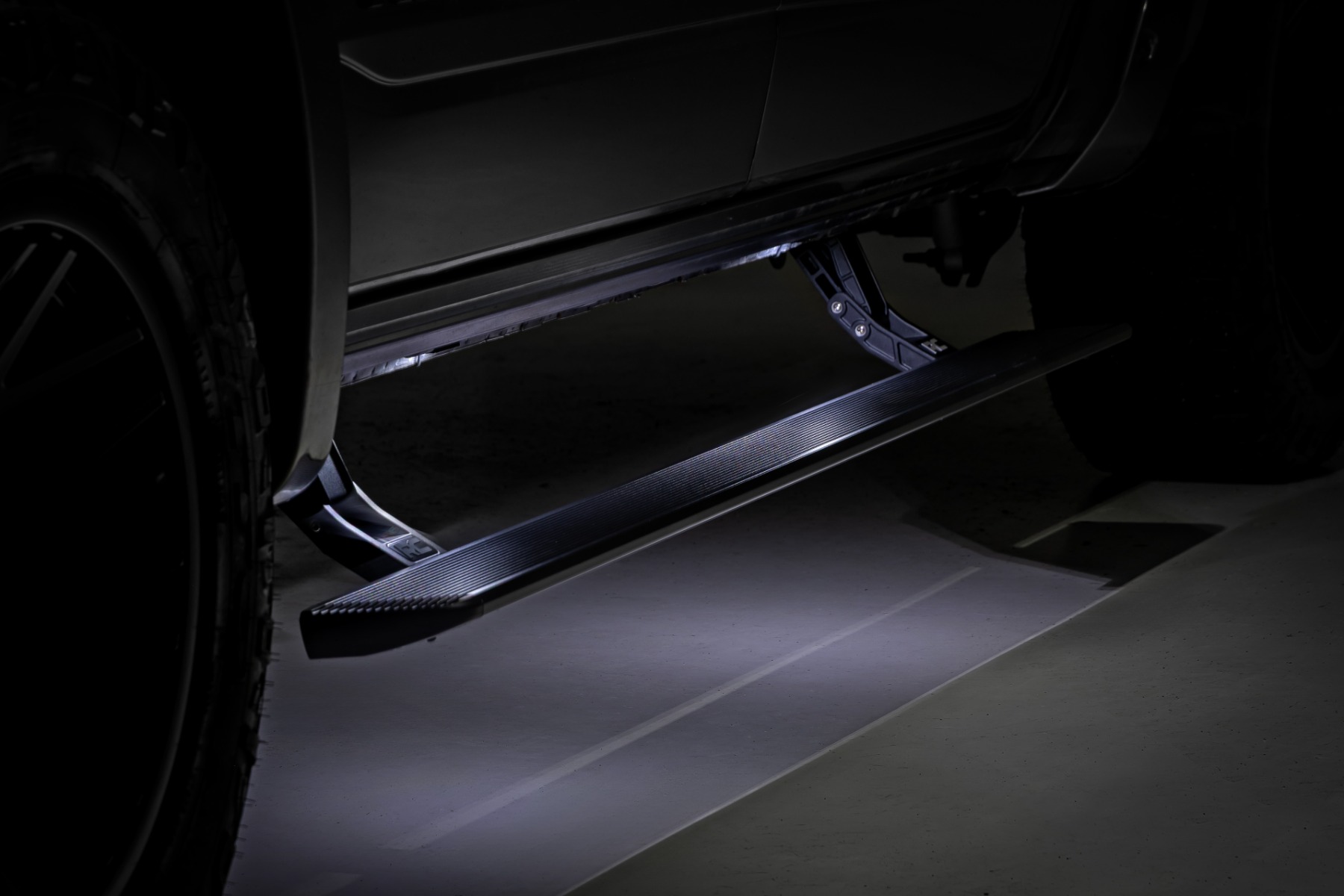 Power Running Boards | HT-Series | Crew Cab | Ford F-150/Lightning/F-250/F-350/Raptor (15-26) - Image 5