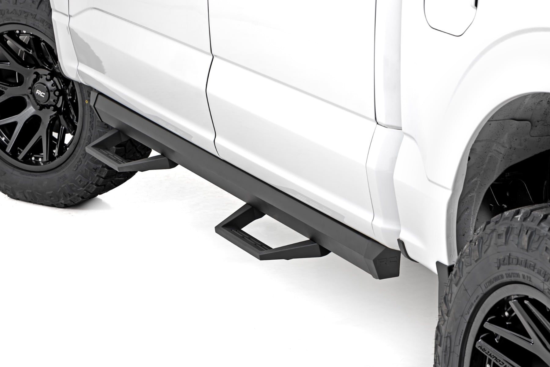 Rough Country SRL2 Adj Aluminum Step Crew Cab Ford F-150/Lightning/F-250/F-350/Raptor (15-26)