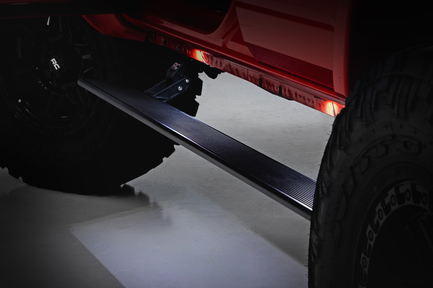 Power Running Boards | HT-Series | 4 Door | Ford Bronco 4WD (2021-2026) - Image 3