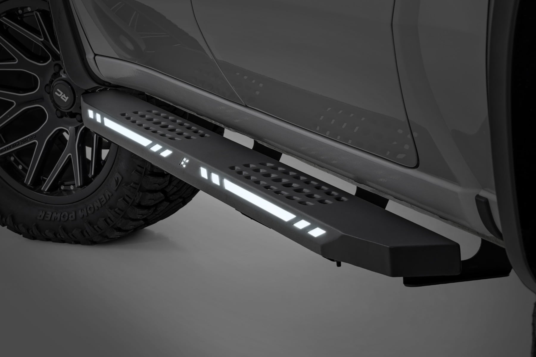 AC2 Running Boards | Amber/White | Crew Cab | Ram 1500/2500/3500 2WD/4WD (2010-2025 & Classic) — Rough Country