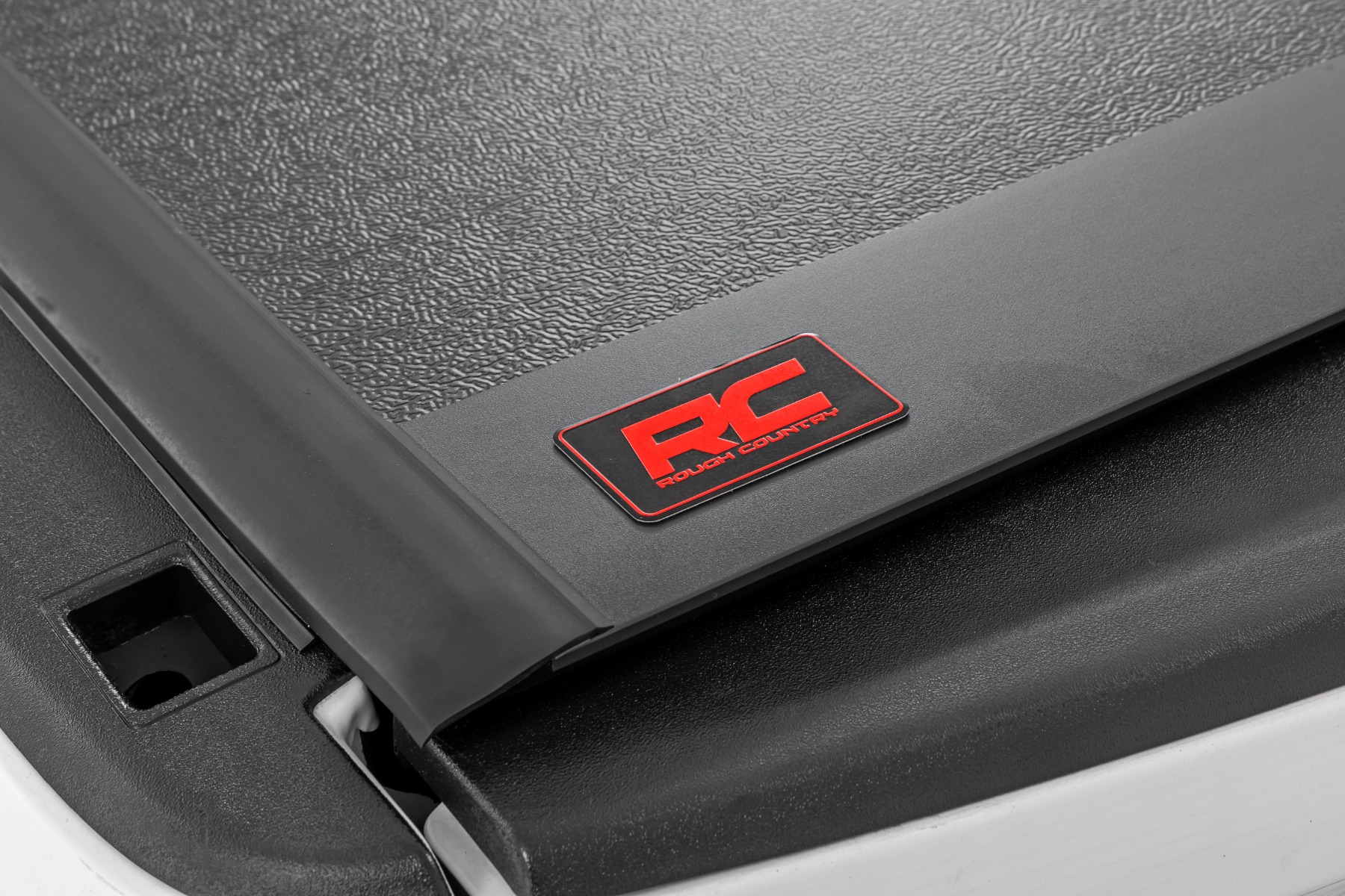 Rough Country Hard Low Profile Bed Cover 6β4β³ Bed Ram 1500/2500/3500 2WD/4WD (10-25 & Classic)