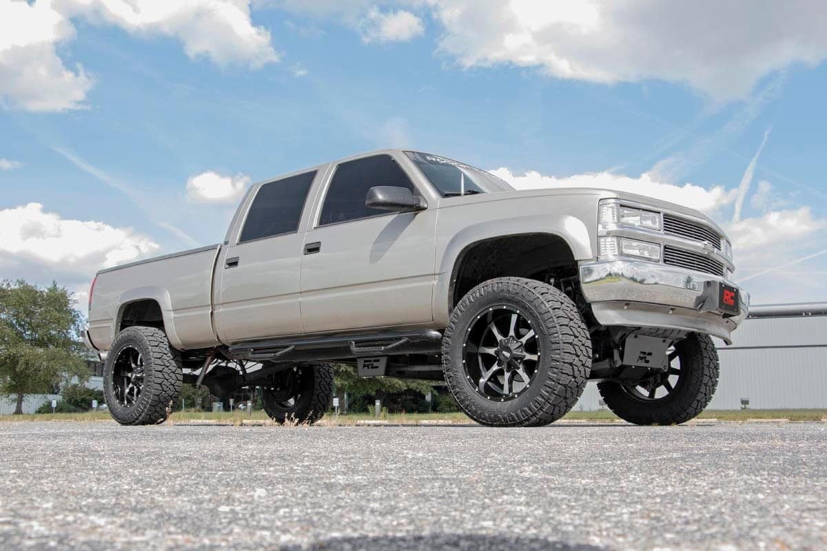 Rough Country 6 Inch Lift Kit 8-Lug M1 Chevy 3/4-Ton Suburban/C2500/K2500 Truck/C3500/K3500 Truck (88-00)