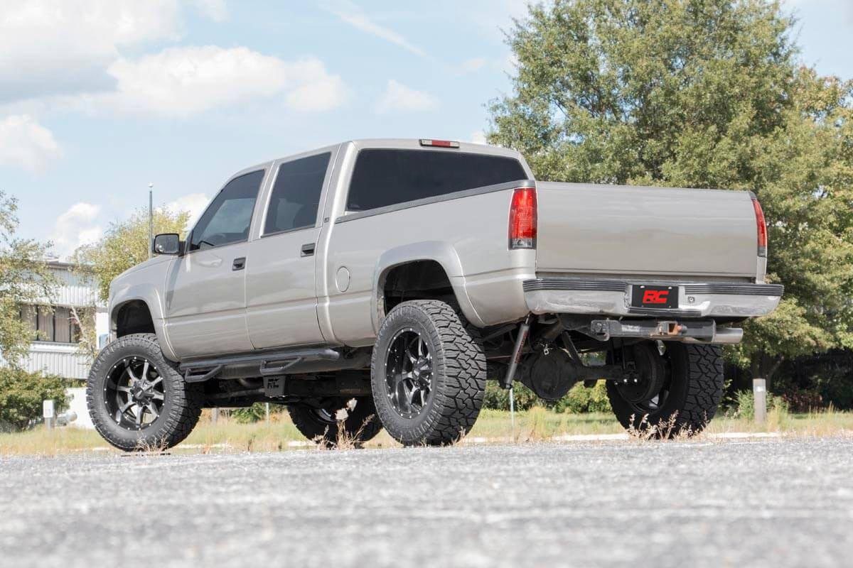 Rough Country 6 Inch Lift Kit 8-Lug V2 Chevy 3/4-Ton Suburban/C2500/K2500 Truck/C3500/K3500 Truck (88-00)