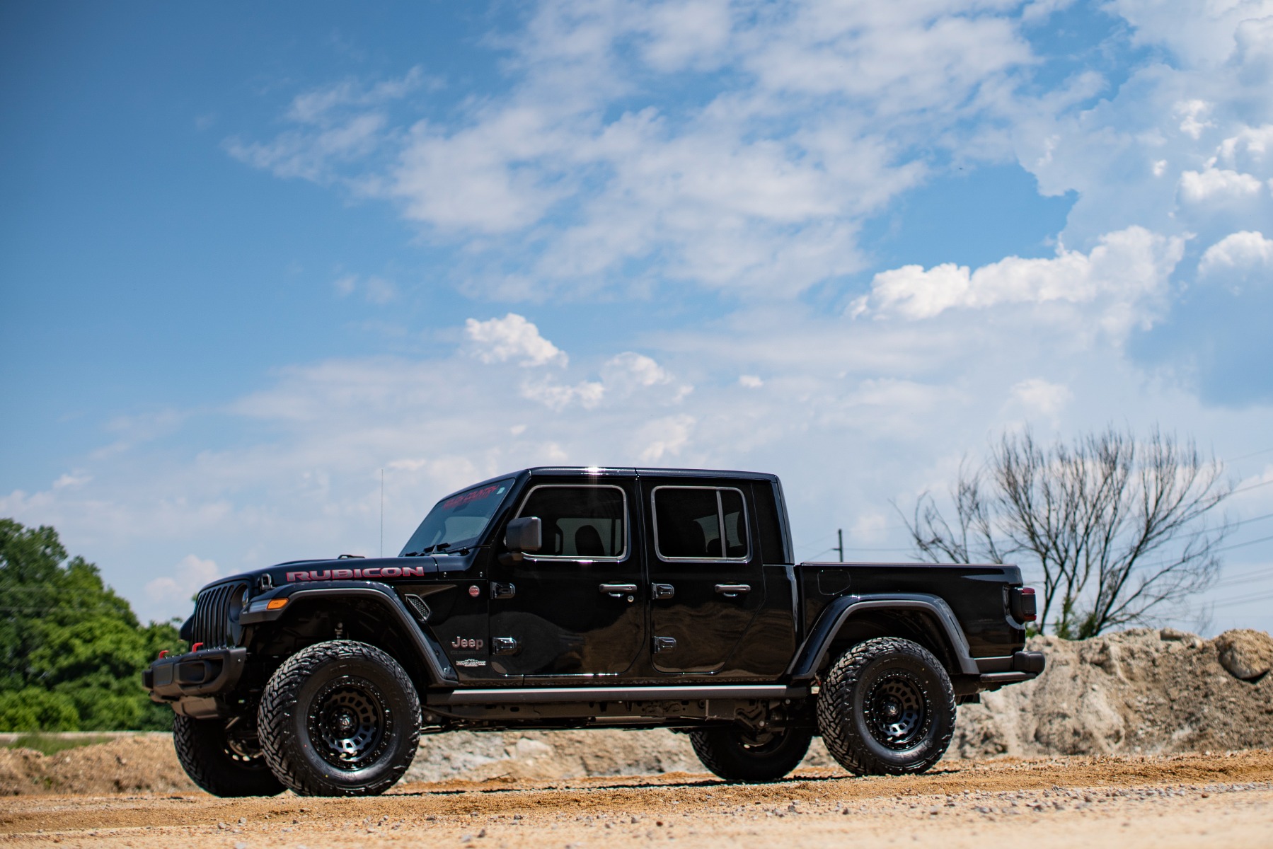 Rough Country 2.5 Inch Leveling Kits Springs M1R Jeep Gladiator JT 4WD (2024-2026)