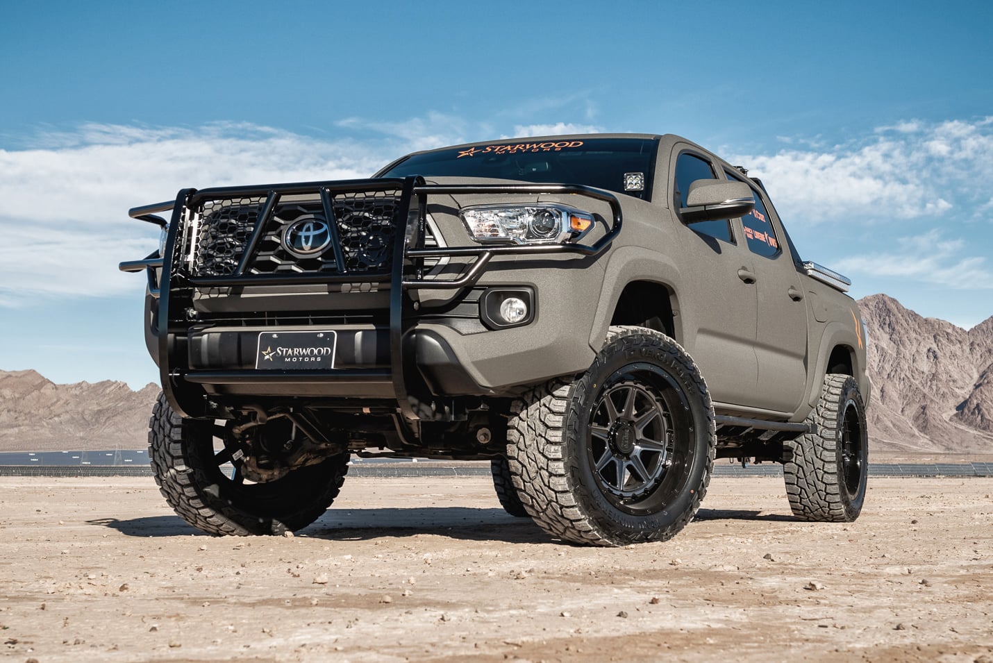 Rough Country 285/55R20 Venom Terra Hunter R/T