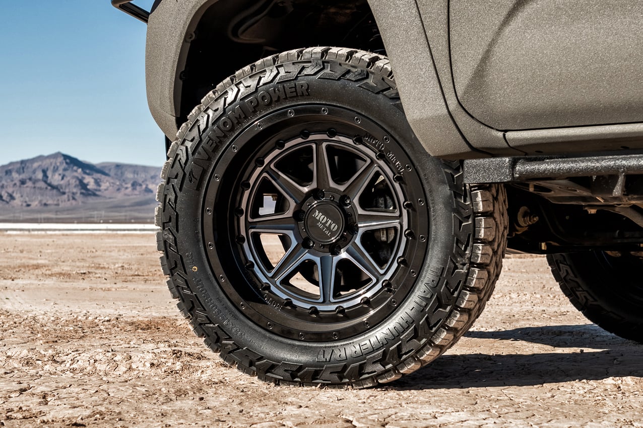 Rough Country 285/55R20 Venom Terra Hunter R/T