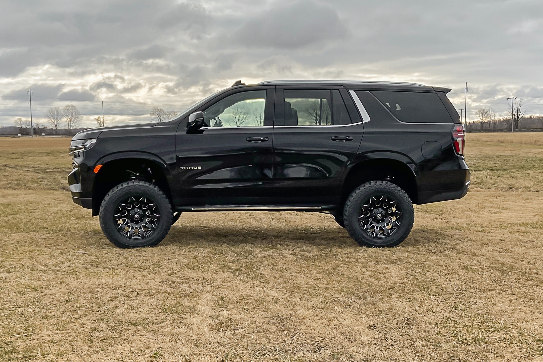 Rough Country 6 Inch Lift Kit M1 Struts Chevy/GMC Tahoe/Yukon 4WD (2021-2026)