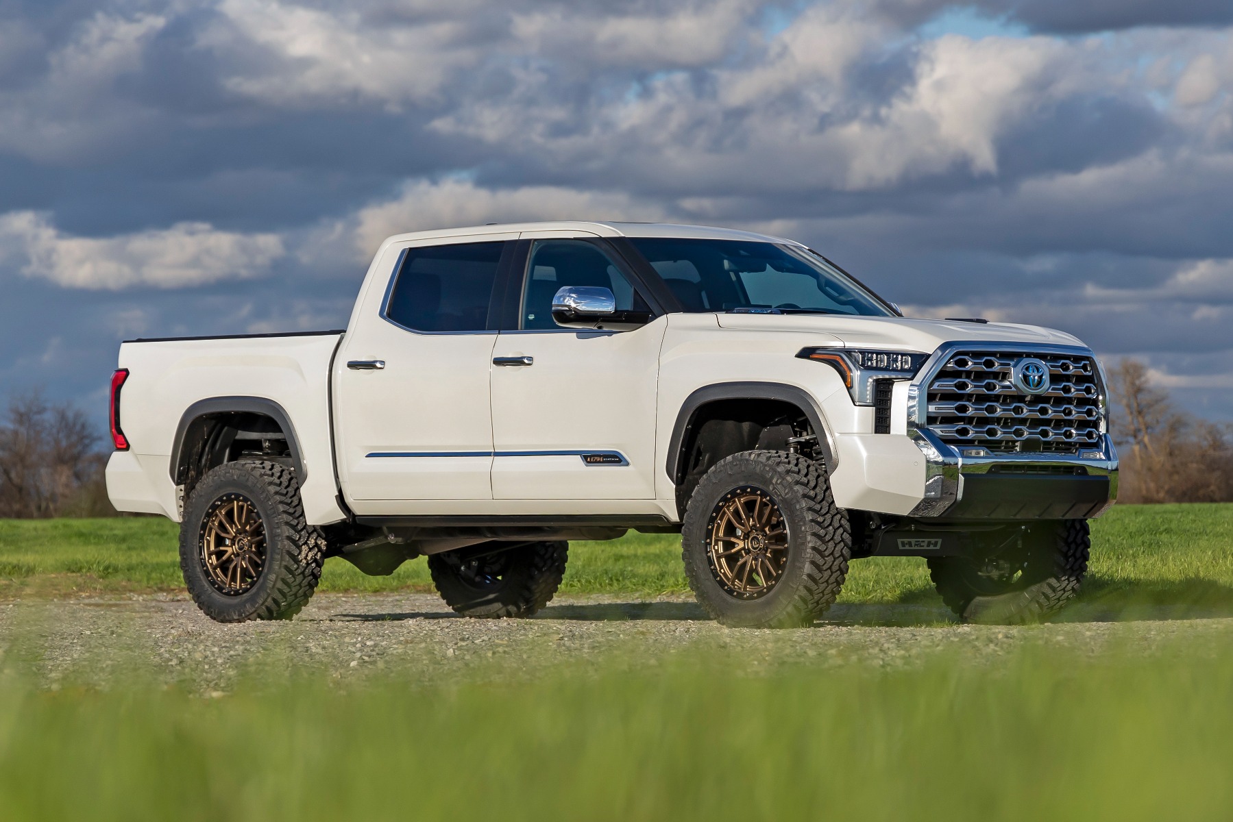 Rough Country 6 Inch Lift Kit OE Air Ride Toyota Tundra 4WD (2022-2026)