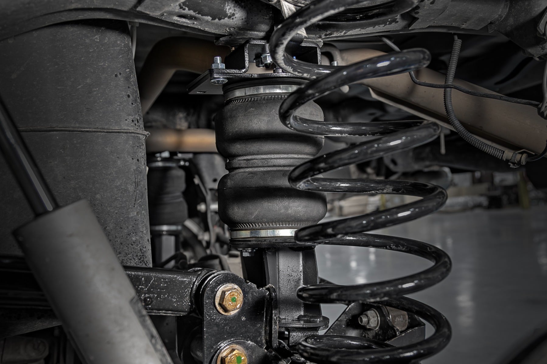 Rough Country Air Spring Kit w/compressor Wireless Controller Stock Height Ram 1500 (10-18 & Classic)