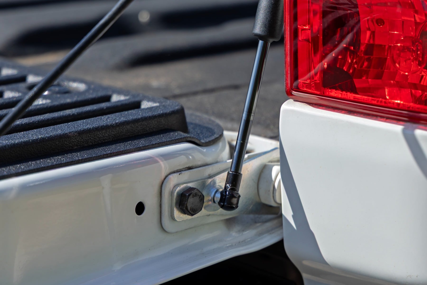 Rough Country Tailgate Assist Nissan Titan 2WD/4WD (2017-2024)