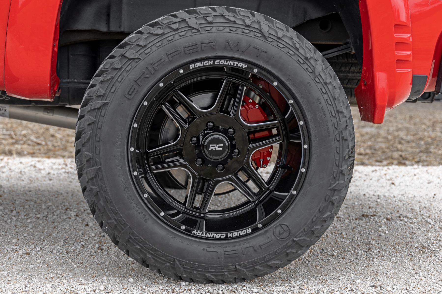 Rough Country 92 Series Wheel Machined One-Piece Gloss Black 18x9 6x5.5 +18mm