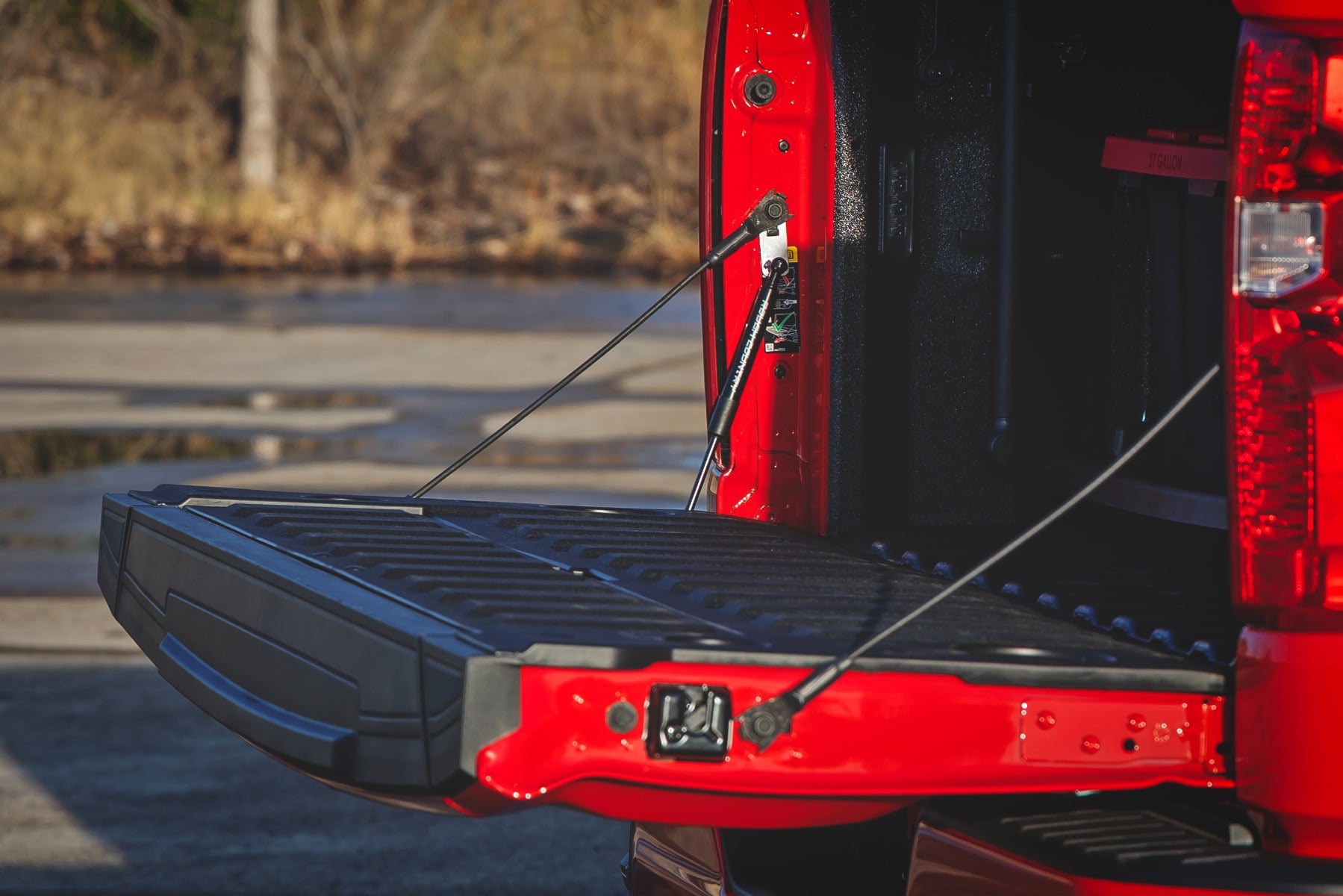 Rough Country Tailgate Assist Chevy Silverado & GMC Sierra 1500 2WD/4WD (2019-2026)