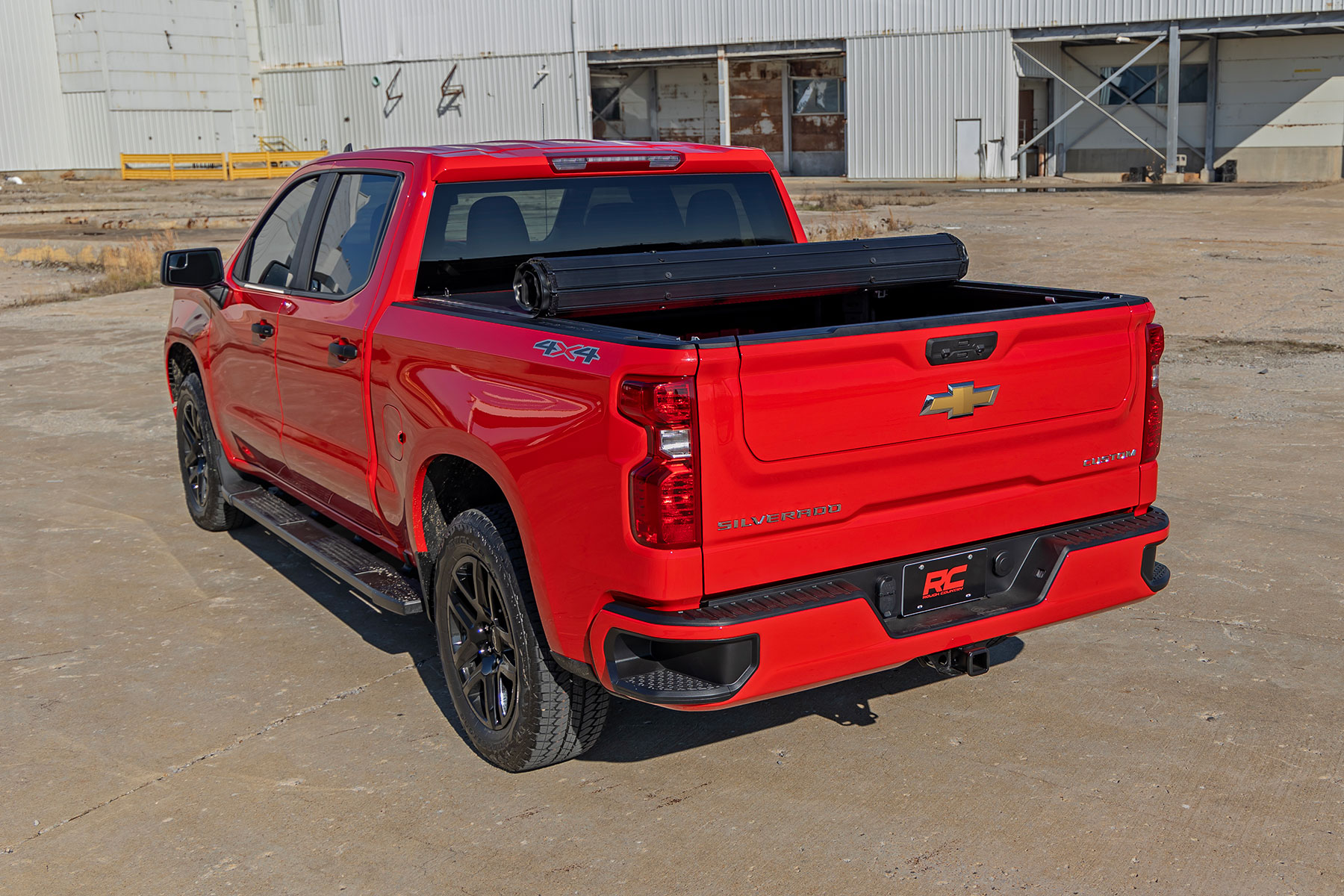 Rough Country Hard Roll Up Bed Cover 6β7β³ Bed Chevy/GMC Sierra 1500 (19-26)/Silverado 1500 (19-26)