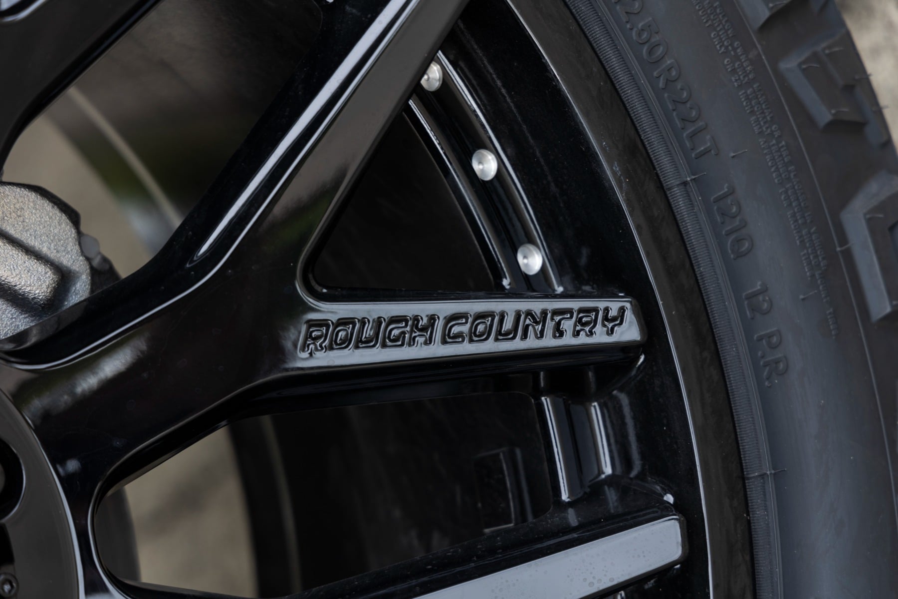 Rough Country 95 Series Wheel One-Piece Gloss Black 22x10 6x5.5 -25mm