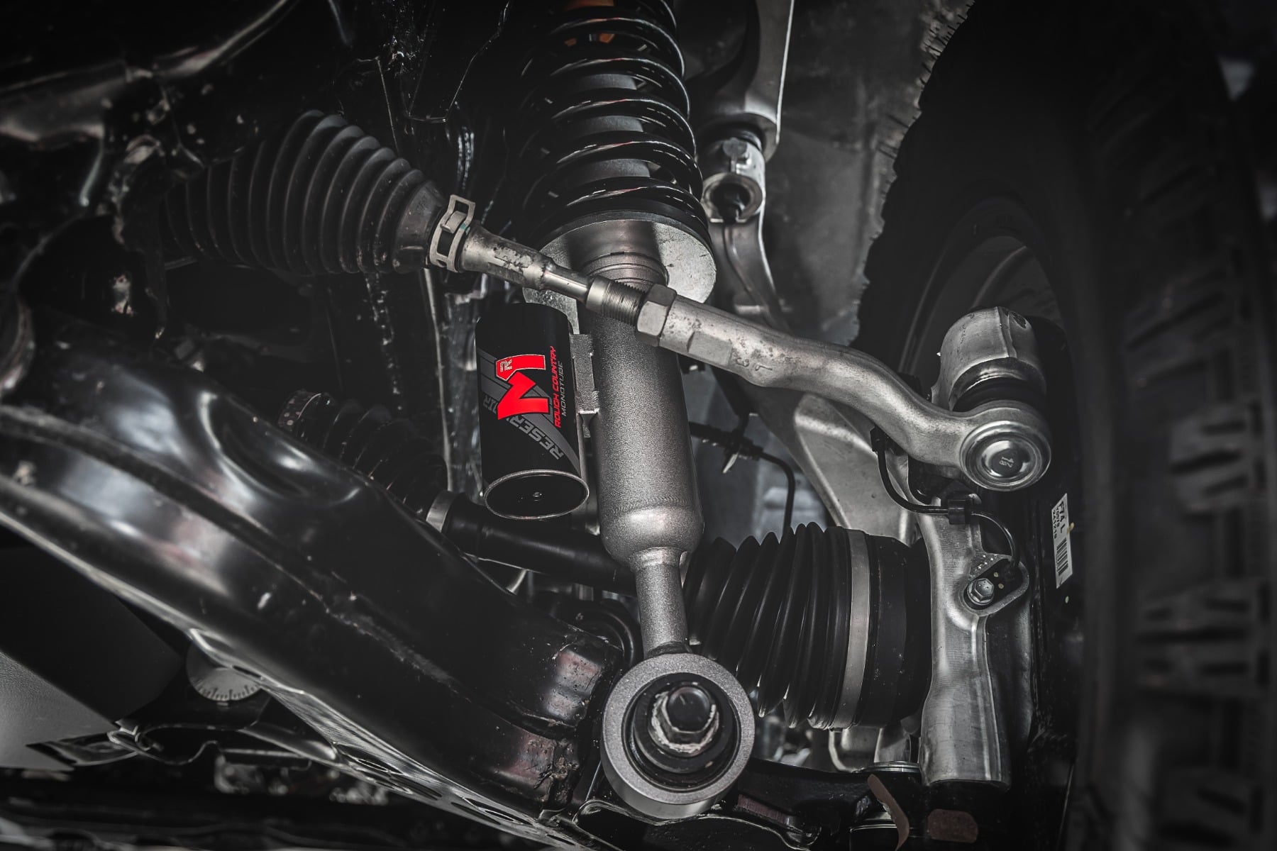 Rough Country M1R Reservoir Loaded Struts Adjustable Height Front 3.5 Inch Toyota 4Runner (25-26)