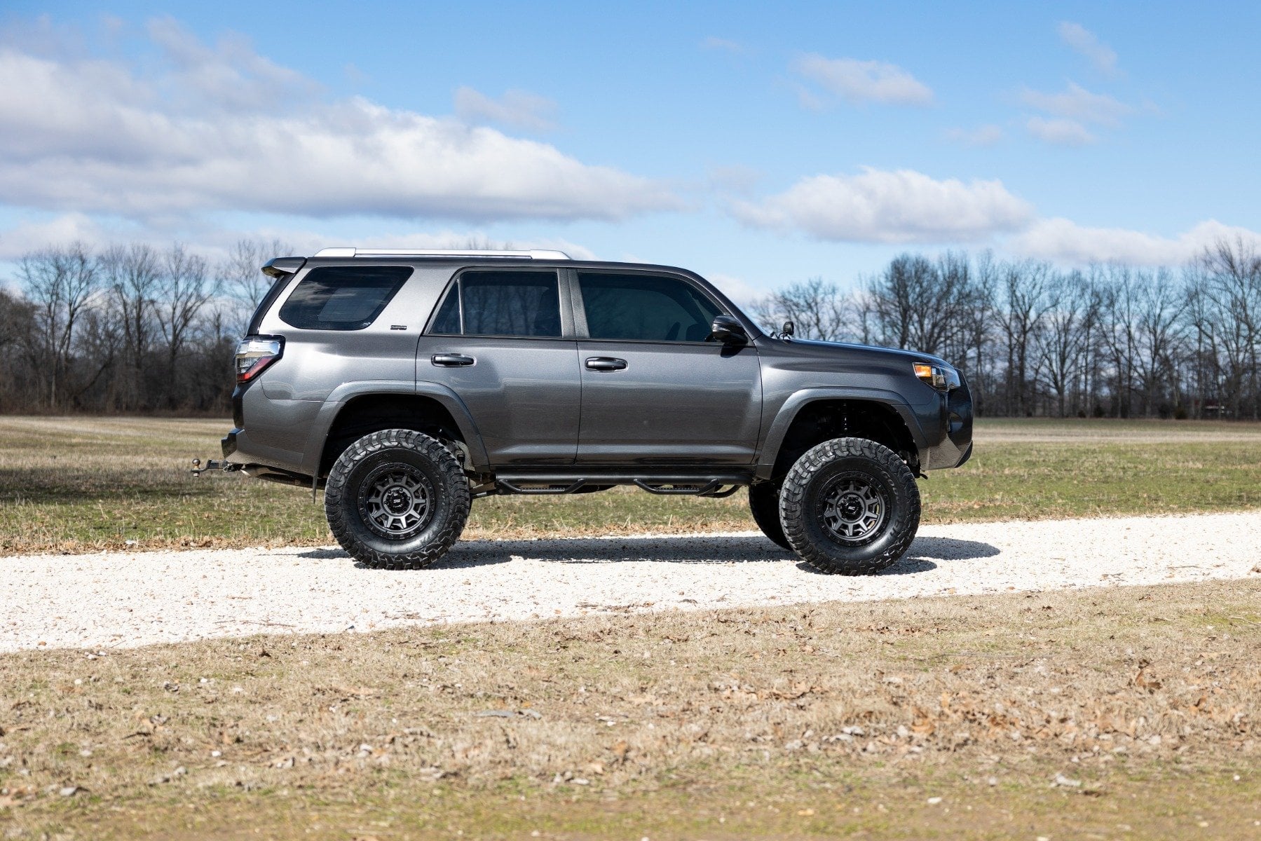 Rough Country 85 Series Wheel Simulated Beadlock Gunmetal Gray/Black 17x9 6x5.5 +25mm