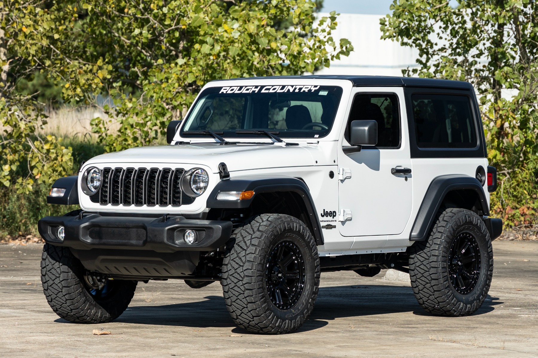 Rough Country 2.5 Inch Lift Kit Coils V2 Jeep Wrangler JL 4WD (2024-2026)