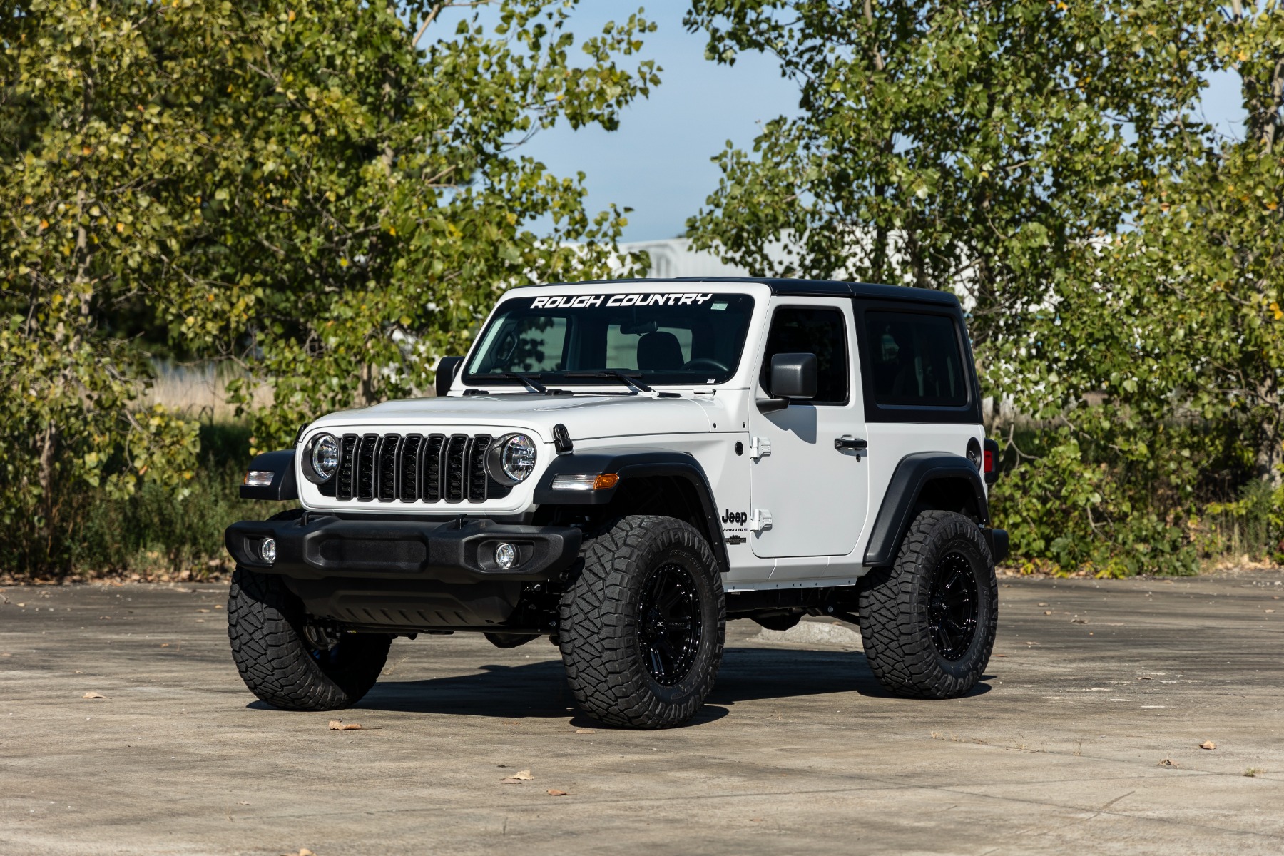 Rough Country 2.5 Inch Lift Kit Coils V2 Jeep Wrangler JL 4WD (2024-2026)