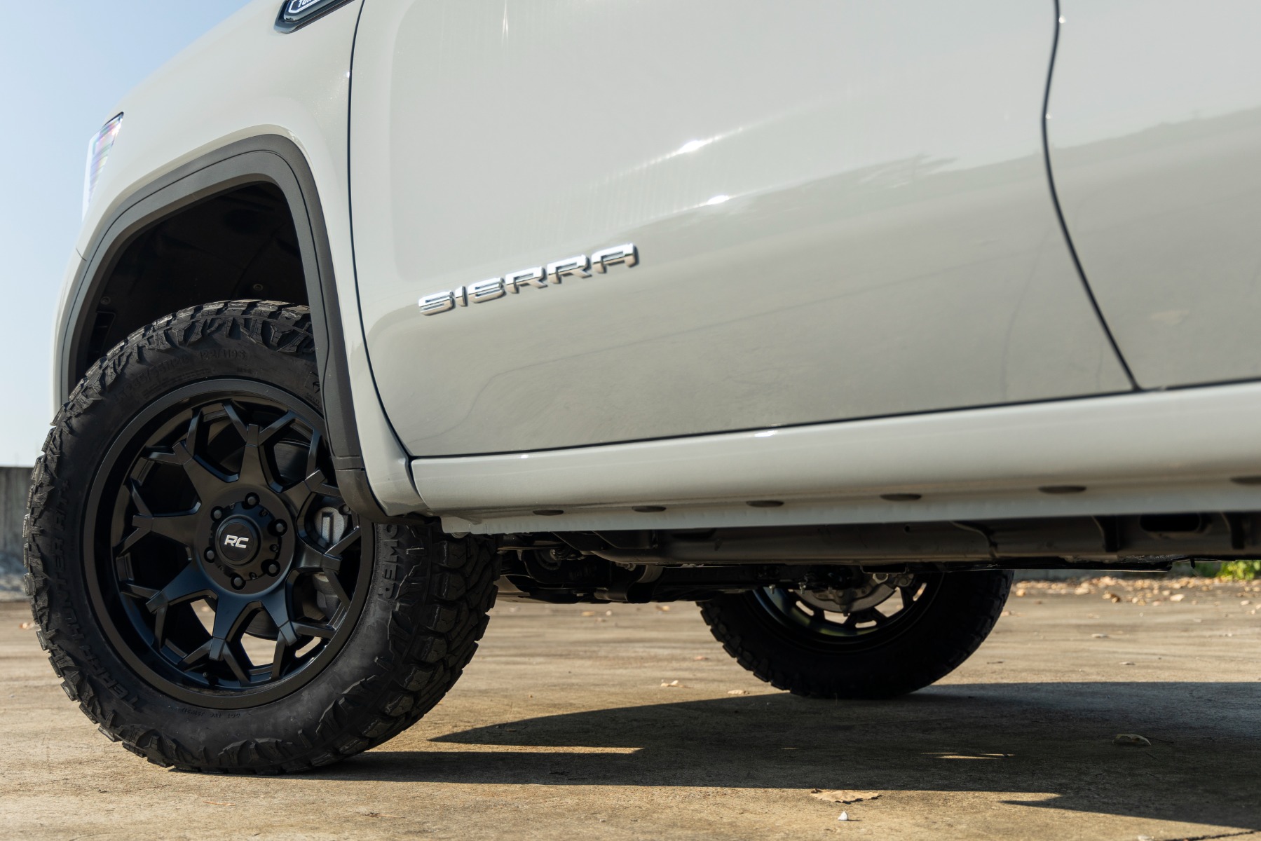 Rough Country 80 Series Wheel One-Piece Semi Gloss Black 20x9 6x5.5 0mm