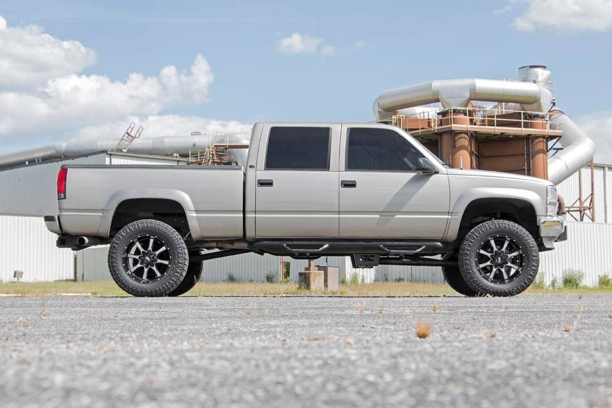 Rough Country 6 Inch Lift Kit 8-Lug M1 Chevy 3/4-Ton Suburban/C2500/K2500 Truck/C3500/K3500 Truck (88-00)