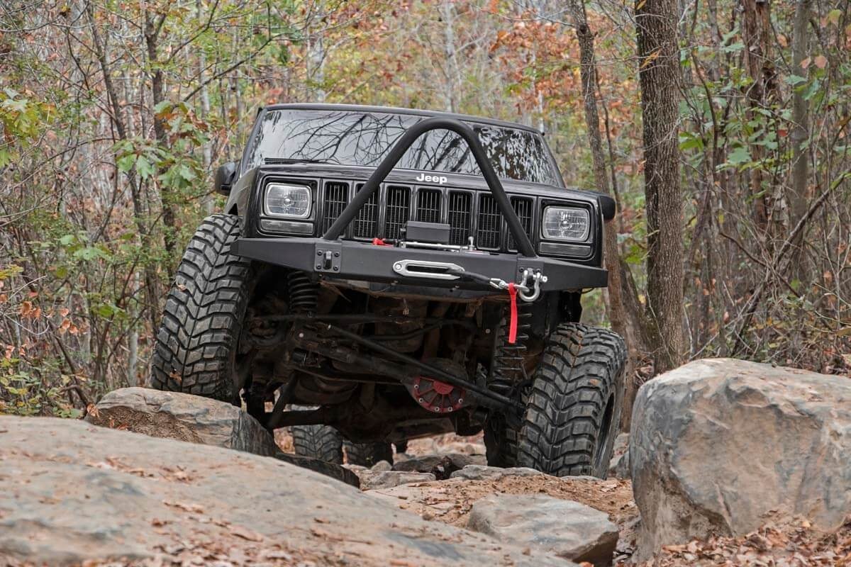 Rough Country Front Winch Bumper Jeep Cherokee XJ 2WD/4WD (1984-2001)