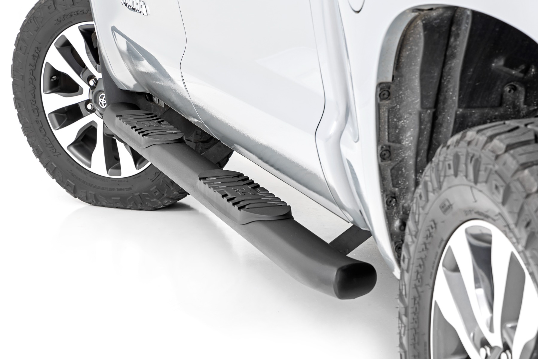 Rough Country Oval Nerf Step Crew Cab Black Toyota Tundra 2WD/4WD (2007-2021)