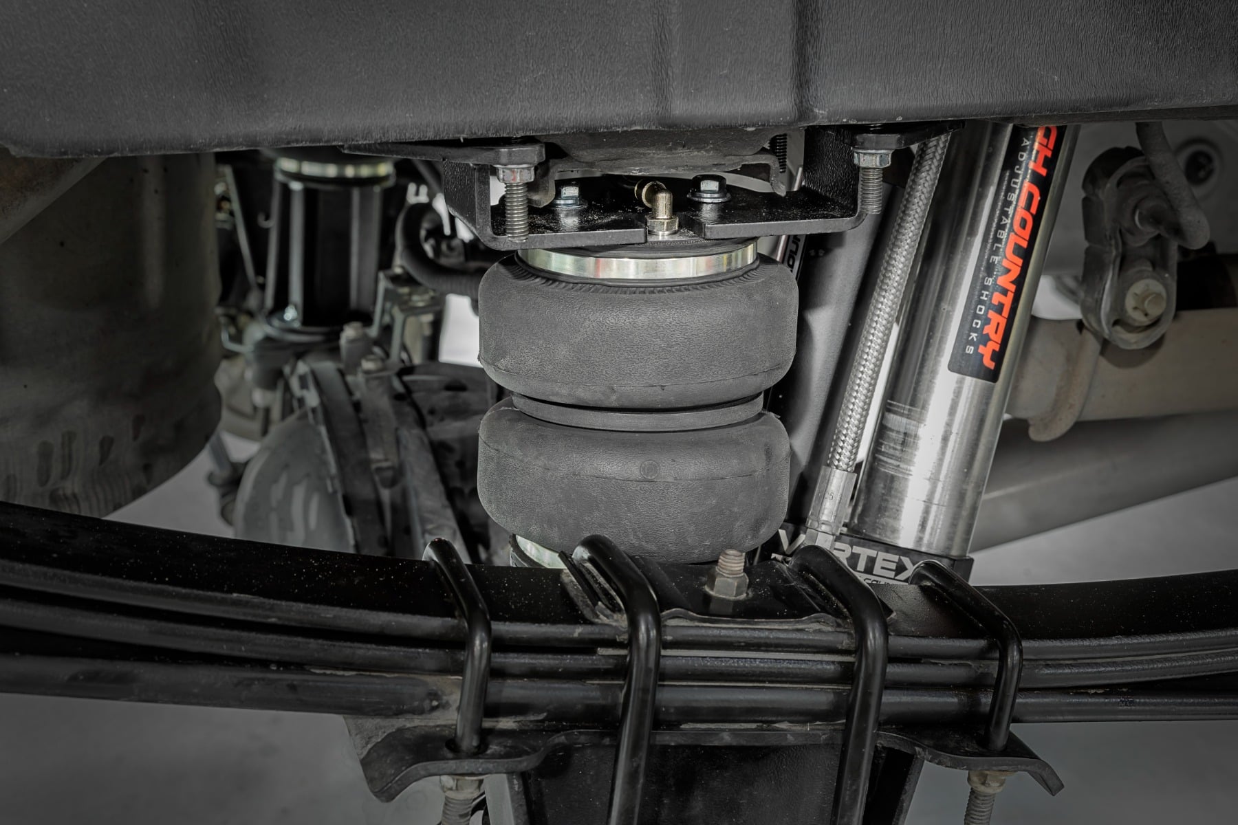 Rough Country Air Spring Kit w/compressor 2-3.5 Inch Lift Kit Chevy/GMC Sierra/Silverado 1500 (19-26)