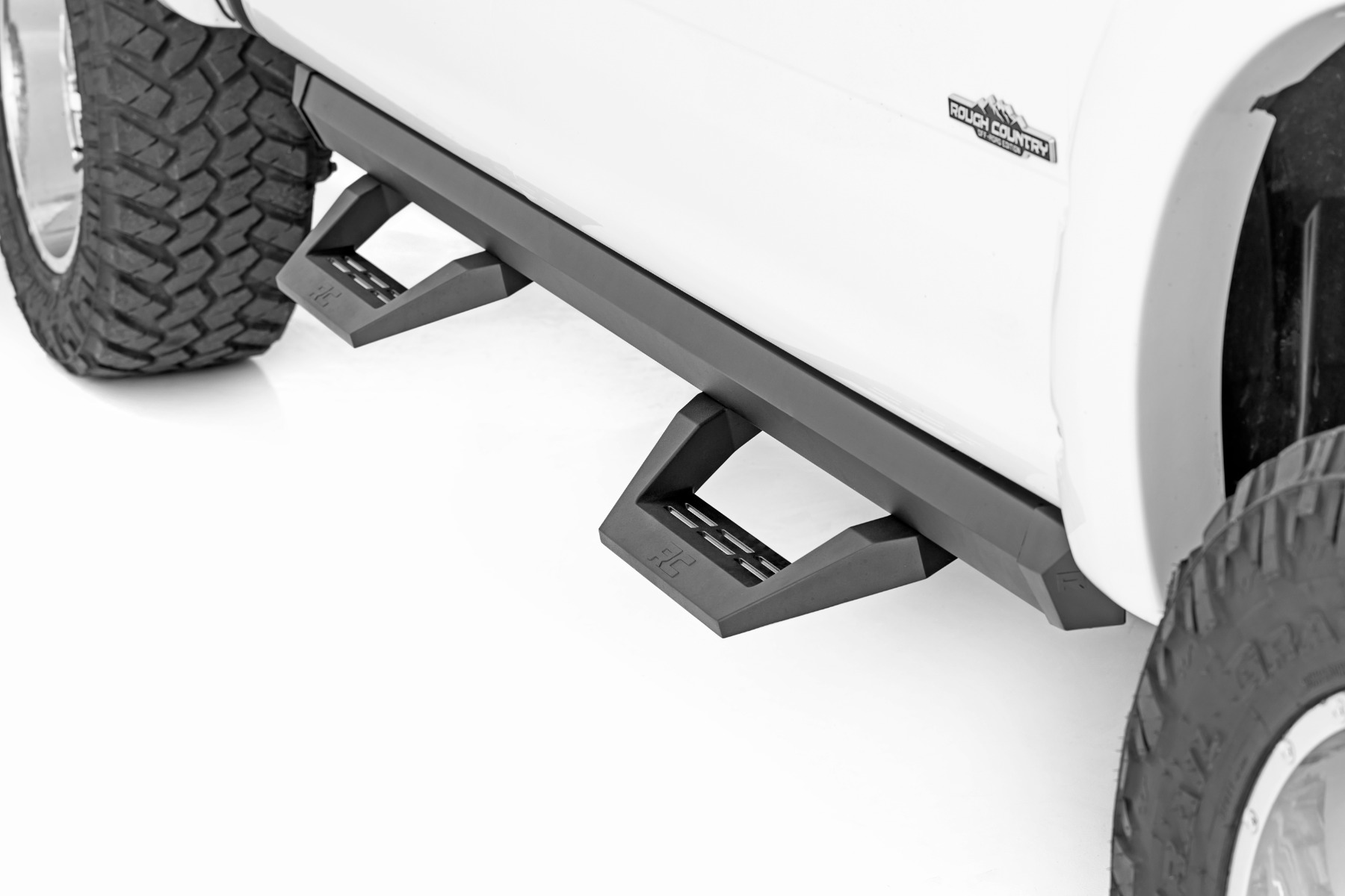 SRX2 Adj Aluminum Step | Crew Cab | Ford F-150/Lightning/F-250/F-350/Raptor (15-26) — Rough Country