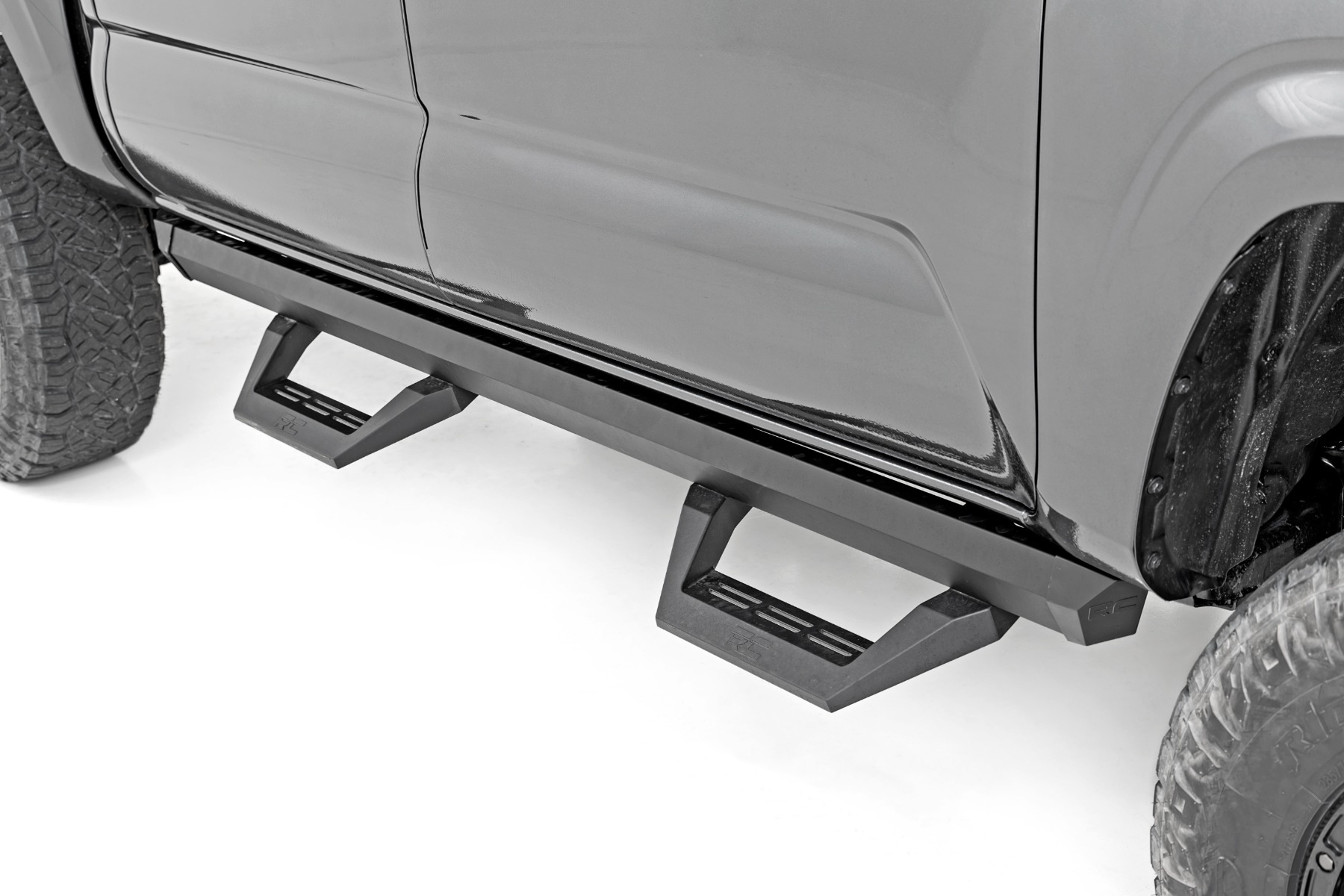 SRX2 Adj Aluminum Step | Double Cab | Toyota Tacoma 2WD/4WD (2005-2023) — Rough Country