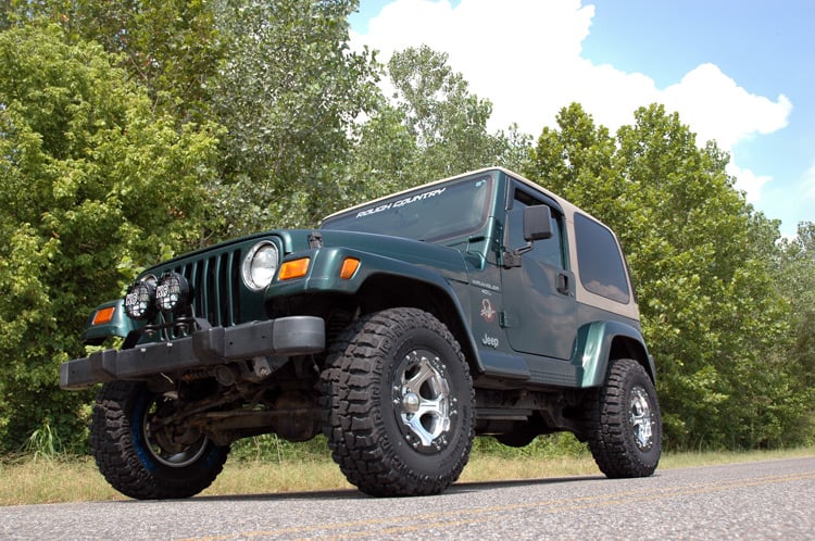 Rough Country 2.5 Inch Lift Kit 4 Cyl Jeep Wrangler TJ (97-06)/Wrangler Unlimited (04-06)