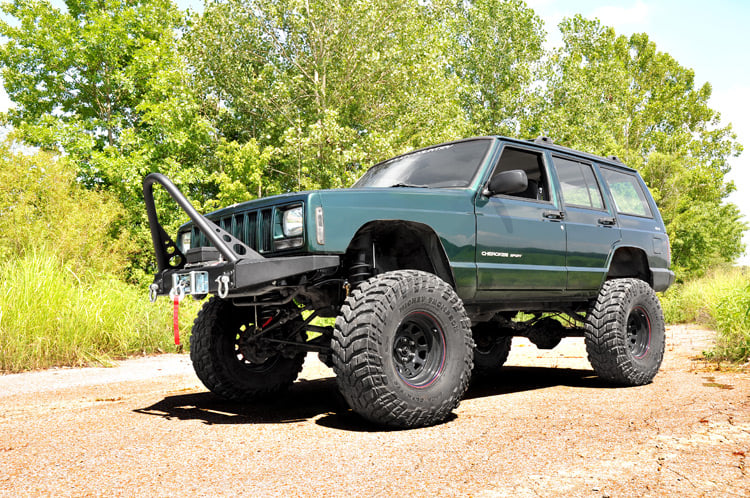 Rough Country 6.5 Inch Lift Kit X-Series Jeep Cherokee XJ 2WD/4WD (1984-2001)