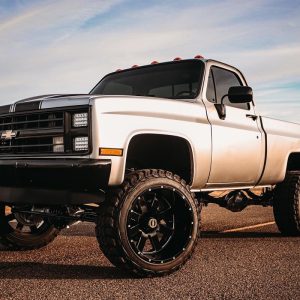 Rough Country 6 Inch Lift Kit 52β³ RR Springs Chevy/GMC C10/K10 Truck & SUV/K5 Blazer (77-91)