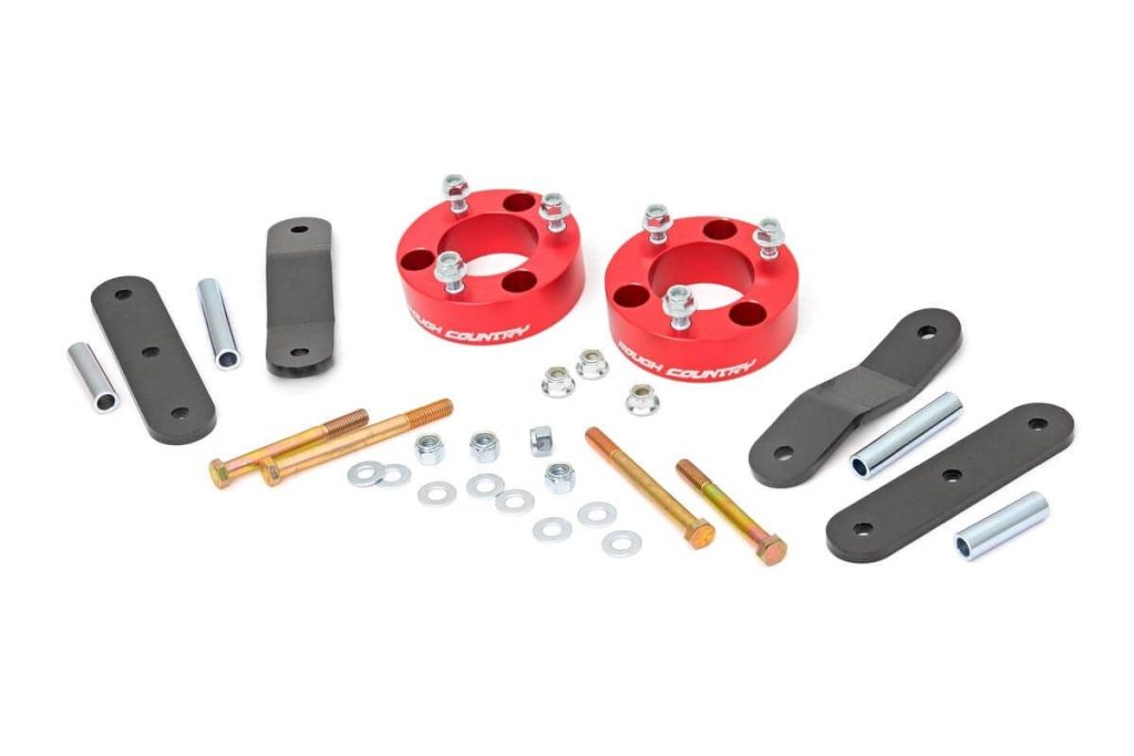 Rough Country 2.5 Inch Leveling Kit Red Spacers Nissan Frontier (05-26)/Xterra (05-15)