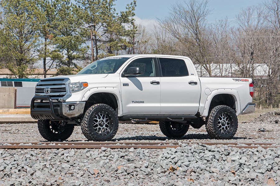 Rough Country 6 Inch Lift Kit M1 Struts/M1 Toyota Tundra 4WD (2016-2021)