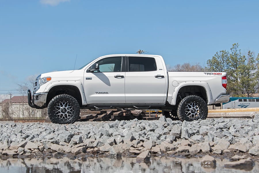 Rough Country 6 Inch Lift Kit M1 Struts/M1 Toyota Tundra 4WD (2016-2021)