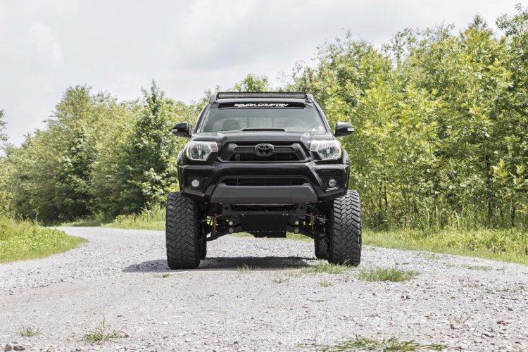 Rough Country 6 Inch Lift Kit N3 Struts Toyota Tacoma 2WD/4WD (2005-2015)